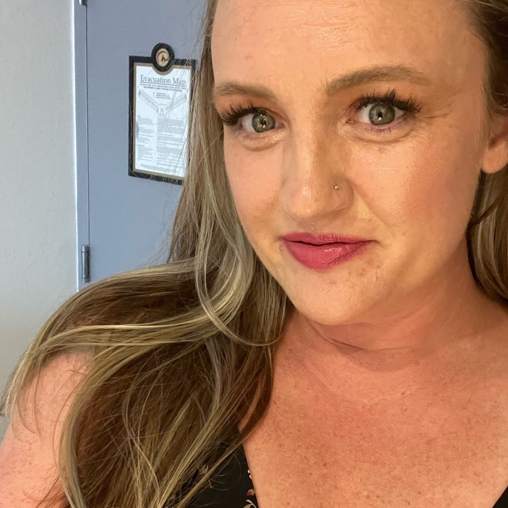 Meet your Posher, Leigh